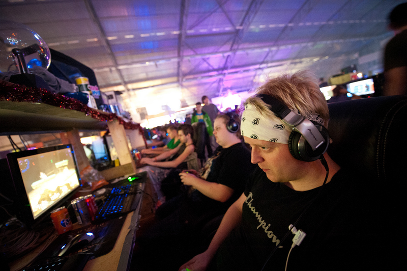 Illustration for article titled The Sights, Lights (and Imagined Smells) of the World's Biggest LAN Party